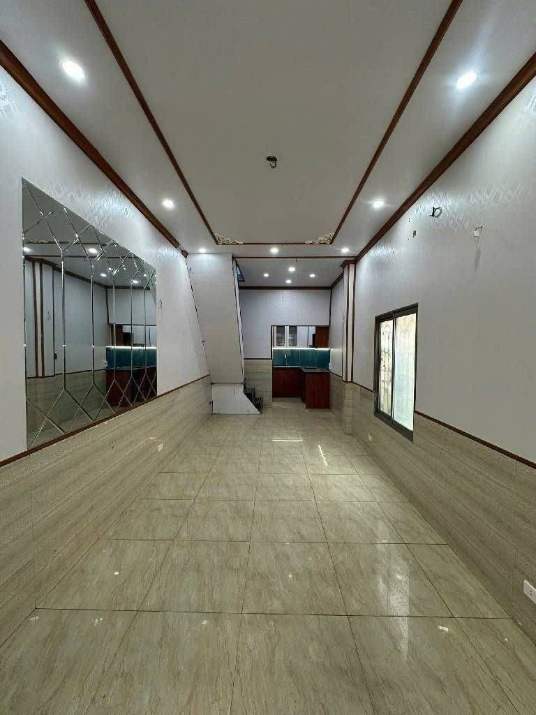 Bán nhà Vũ Tông Phan - diện tích 31m2 2 tầng - Lô góc, ô tô qua nhà - giá 3,5 tỷ