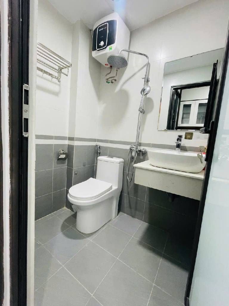 Bán nhà Cự Lộc - diện tích 35m2 3 tầng - THANG MÁY - giá 1,8 tỷ