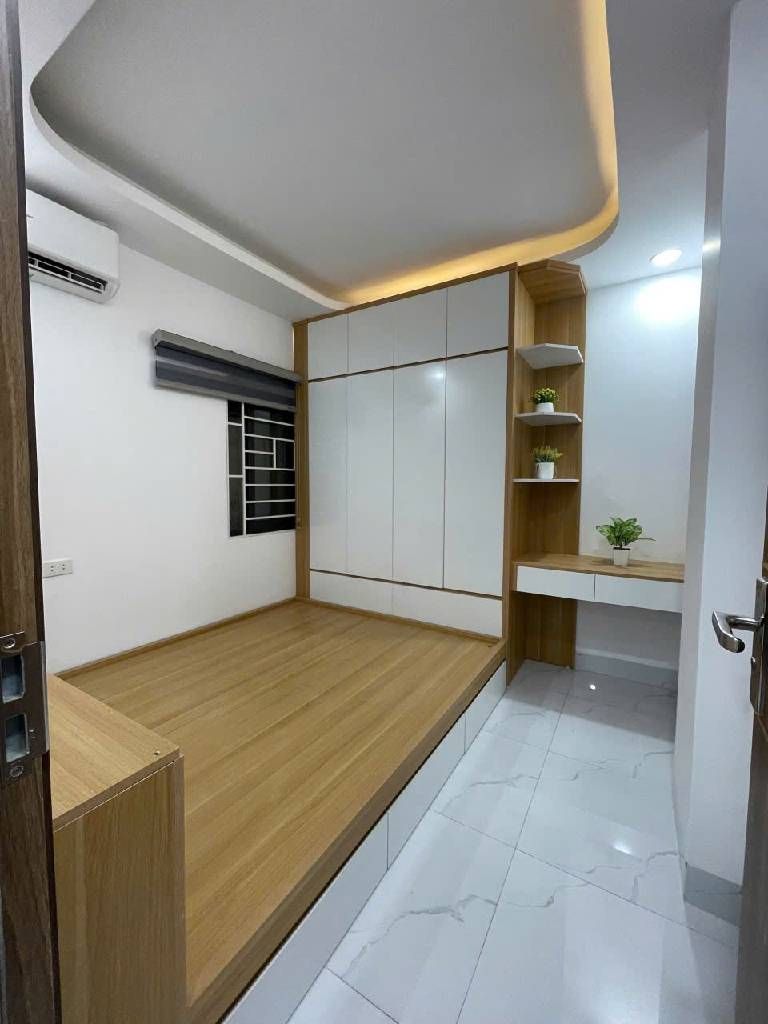 Bán nhà Cự Lộc - diện tích 35m2 3 tầng - THANG MÁY - giá 1,8 tỷ