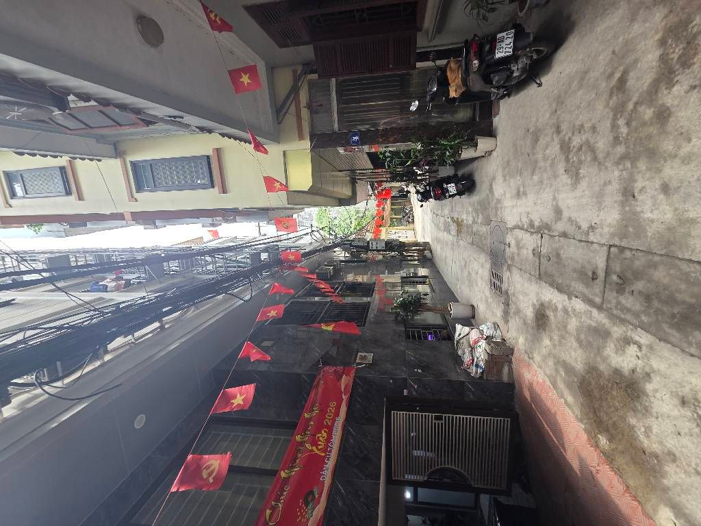 Bán nhà Cự Lộc - diện tích 35m2 3 tầng - THANG MÁY - giá 1,8 tỷ