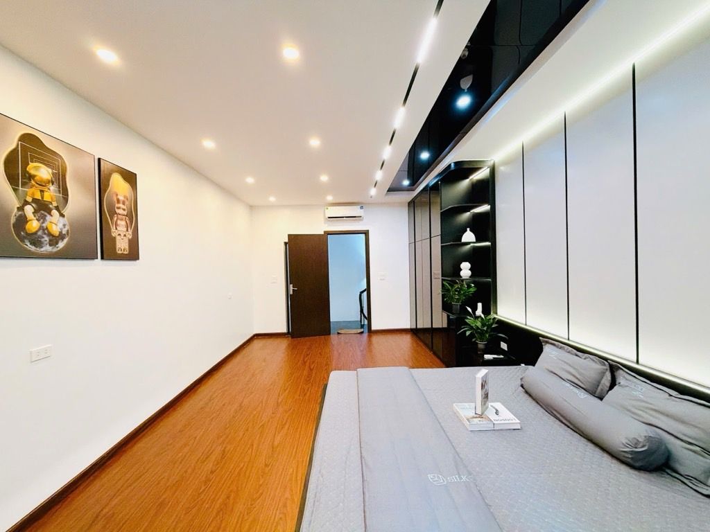 Bán nhà Thịnh Quang - diện tích 36m2 4 tầng - Nhà mới tinh ở luôn - giá 9,5 tỷ