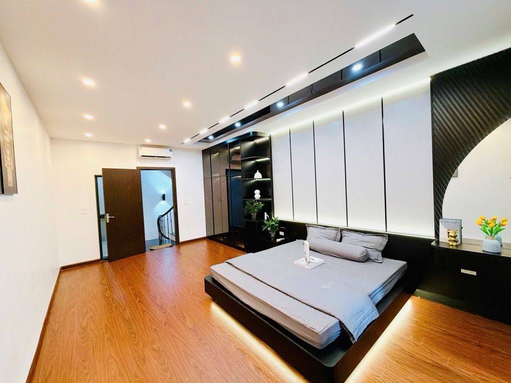 Bán nhà Thịnh Quang - diện tích 36m2 4 tầng - Nhà mới tinh ở luôn - giá 9,5 tỷ