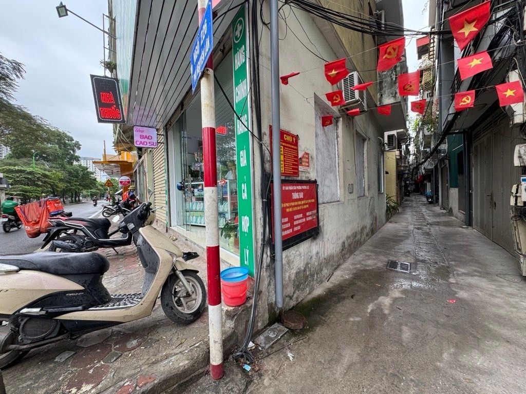 Bán nhà Nguyễn Lân - diện tích 61,2m2 1 tầng - MẶT NGÕ - Ô TÔ - 1 NHÀ RA PHỐ - HAI MẶT TIỀN - NỞ HẬU - giá 18,5 tỷ