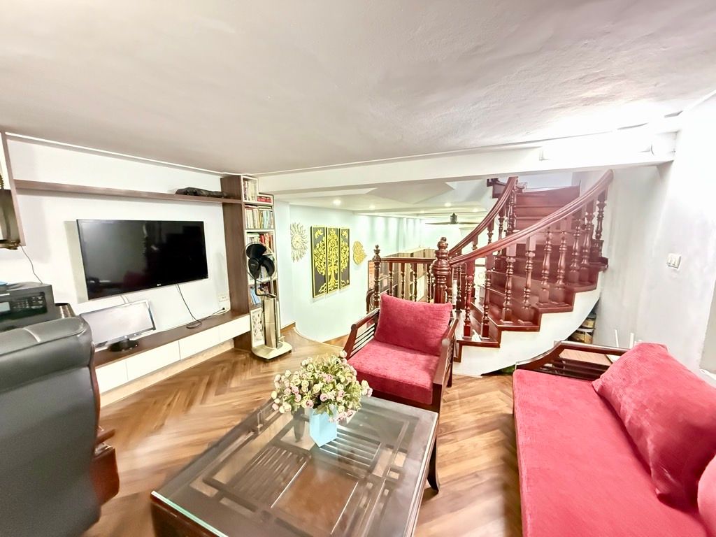 Bán nhà Trương Định - diện tích 51m2 5 tầng - Ngõ ô tô tải - giá 17,5 tỷ