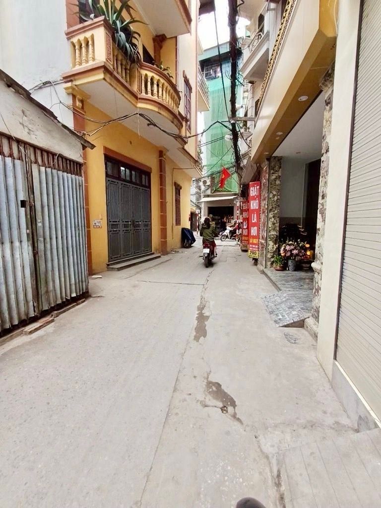 Bán nhà Hoàng Mai - diện tích 41m2 6 tầng - Ngõ ba gác - giá 10,66 tỷ