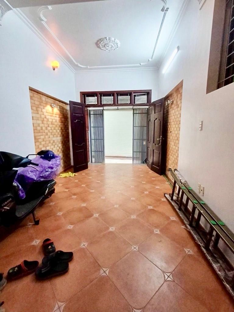 Bán nhà Hoàng Mai - diện tích 41m2 6 tầng - Ngõ ba gác - giá 10,66 tỷ