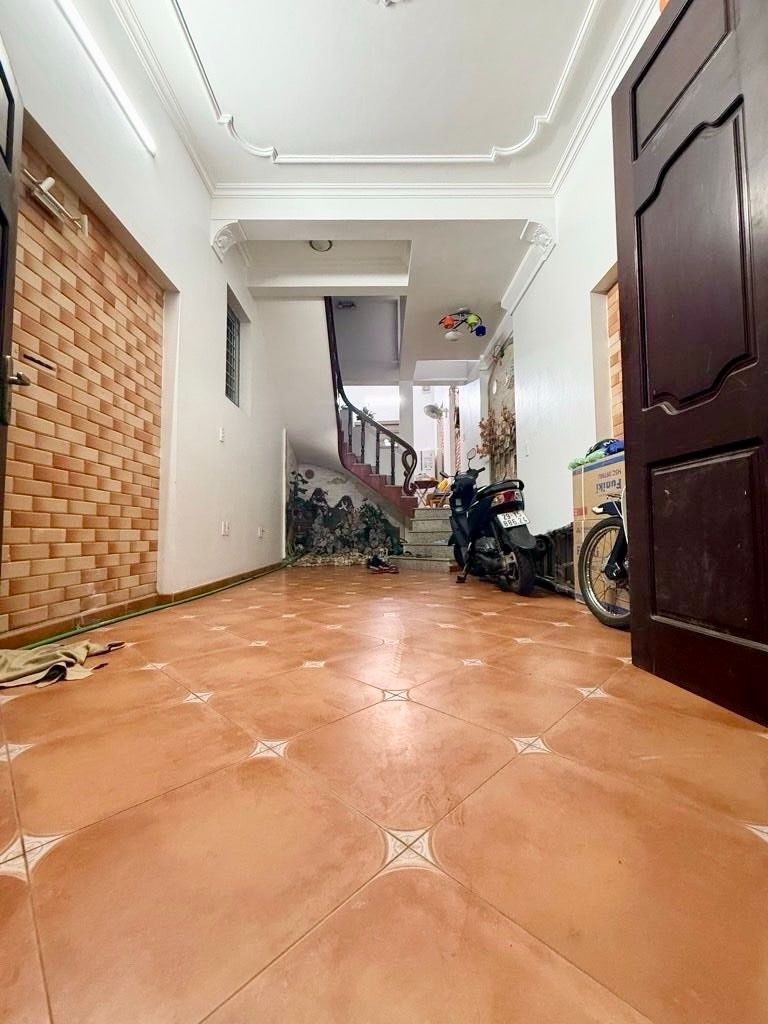 Bán nhà Hoàng Mai - diện tích 41m2 6 tầng - Ngõ ba gác - giá 10,66 tỷ