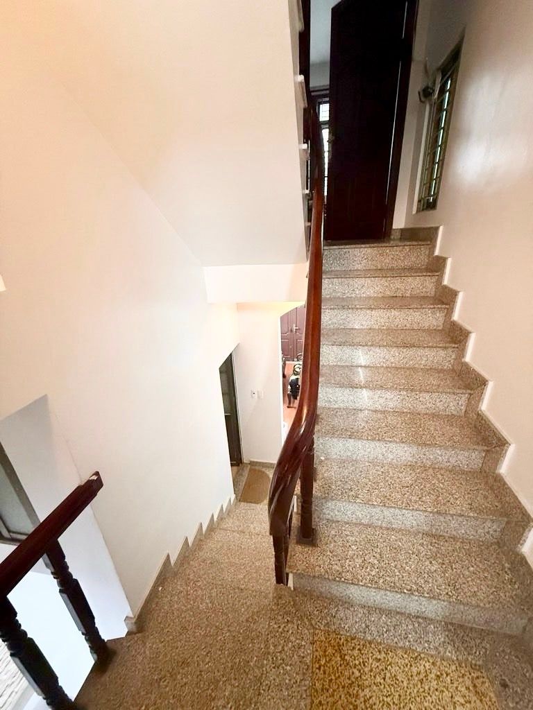 Bán nhà Hoàng Mai - diện tích 41m2 6 tầng - Ngõ ba gác - giá 10,66 tỷ