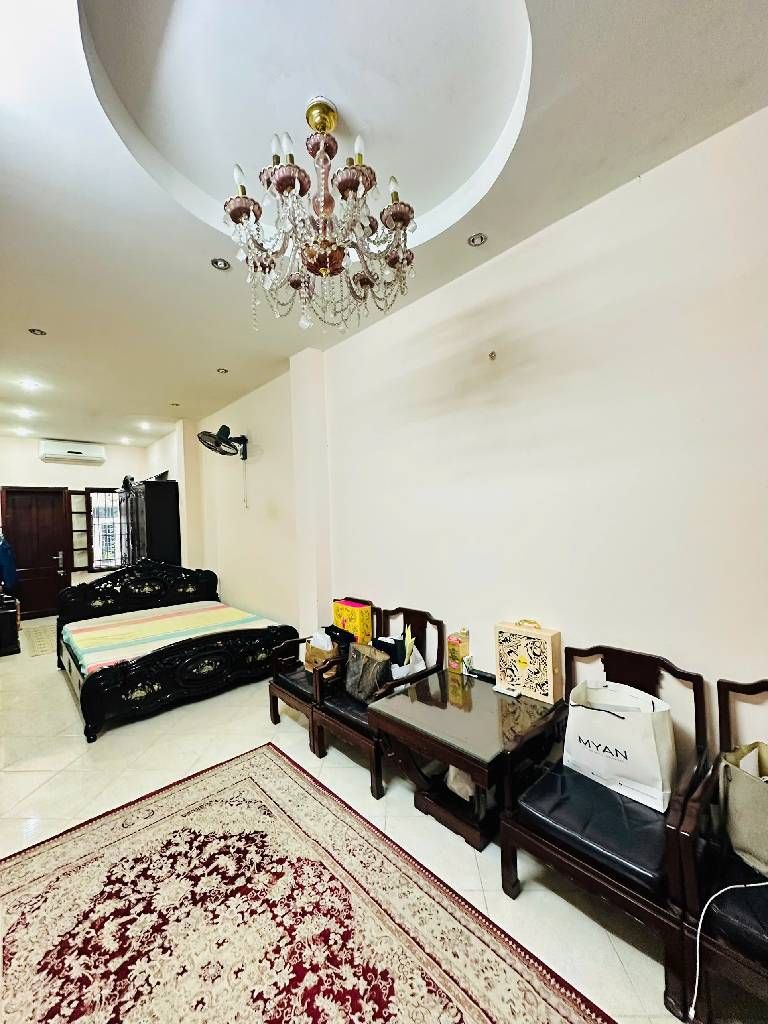 Bán nhà Cát Linh - diện tích 40m2 4 tầng - ô tô tránh - giá 16,5 tỷ