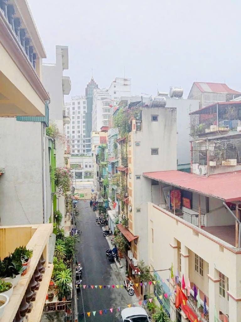 Bán nhà Cát Linh - diện tích 40m2 4 tầng - ô tô tránh - giá 16,5 tỷ