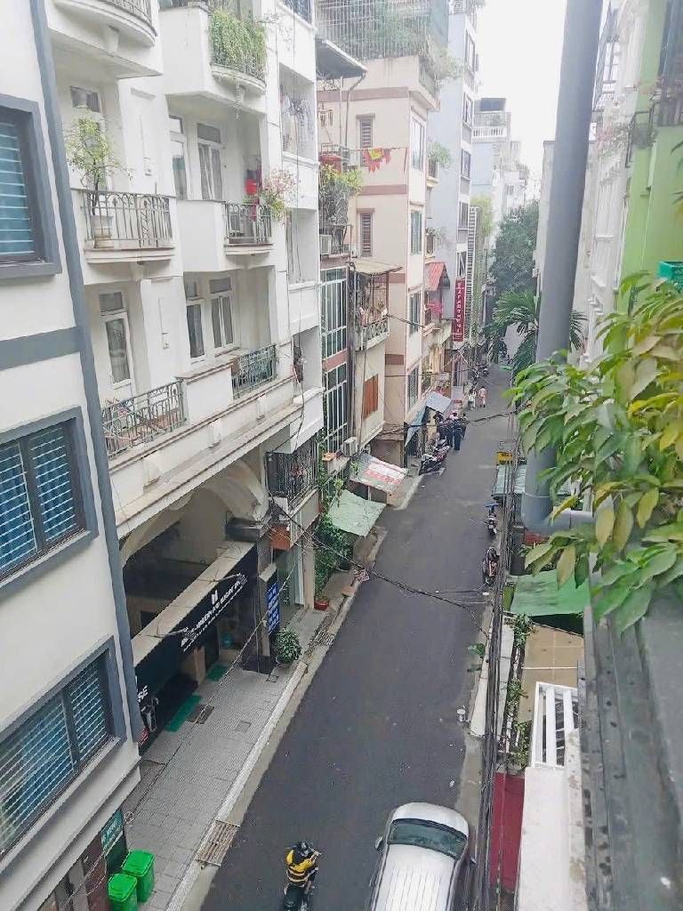 Bán nhà Cát Linh - diện tích 40m2 4 tầng - ô tô tránh - giá 16,5 tỷ