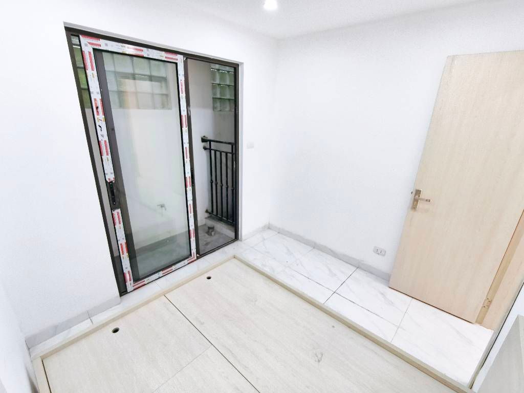 Bán nhà Tân Khai - diện tích 46m2 1 tầng - thang máy - giá 2,1 tỷ