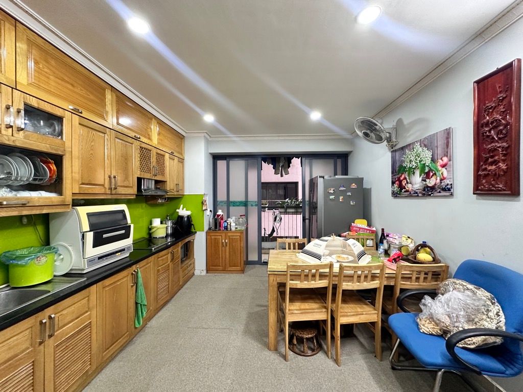 Bán nhà Ngõ 102 Trường Chinh - diện tích 91m2 5 tầng - Nội thất cao cấp - giá 8,8 tỷ