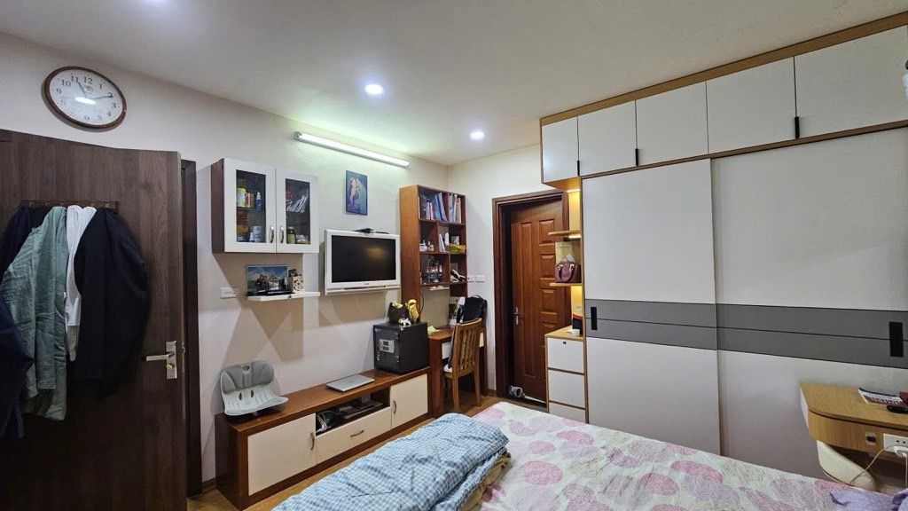 Bán nhà Ngõ 102 Trường Chinh - diện tích 91m2 5 tầng - Nội thất cao cấp - giá 8,8 tỷ