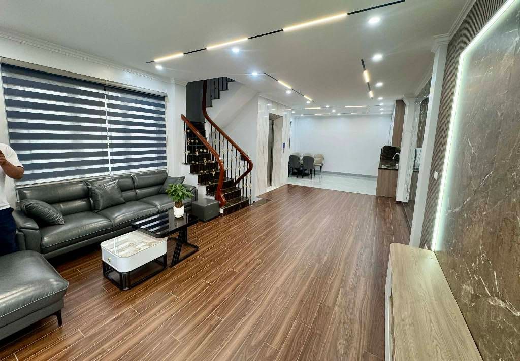 Bán nhà Ngũ Nhạc - diện tích 61.7m2 6 tầng - Nhà thang máy, mới keng, full nội thất cao cấp - giá 15,6 tỷ