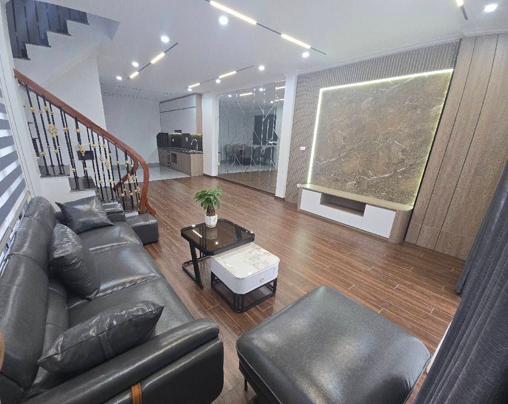 Bán nhà Ngũ Nhạc - diện tích 61.7m2 6 tầng - Nhà thang máy, mới keng, full nội thất cao cấp - giá 15,6 tỷ