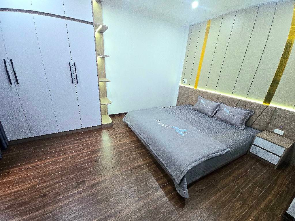 Bán nhà Ngũ Nhạc - diện tích 61.7m2 6 tầng - Nhà thang máy, mới keng, full nội thất cao cấp - giá 15,6 tỷ