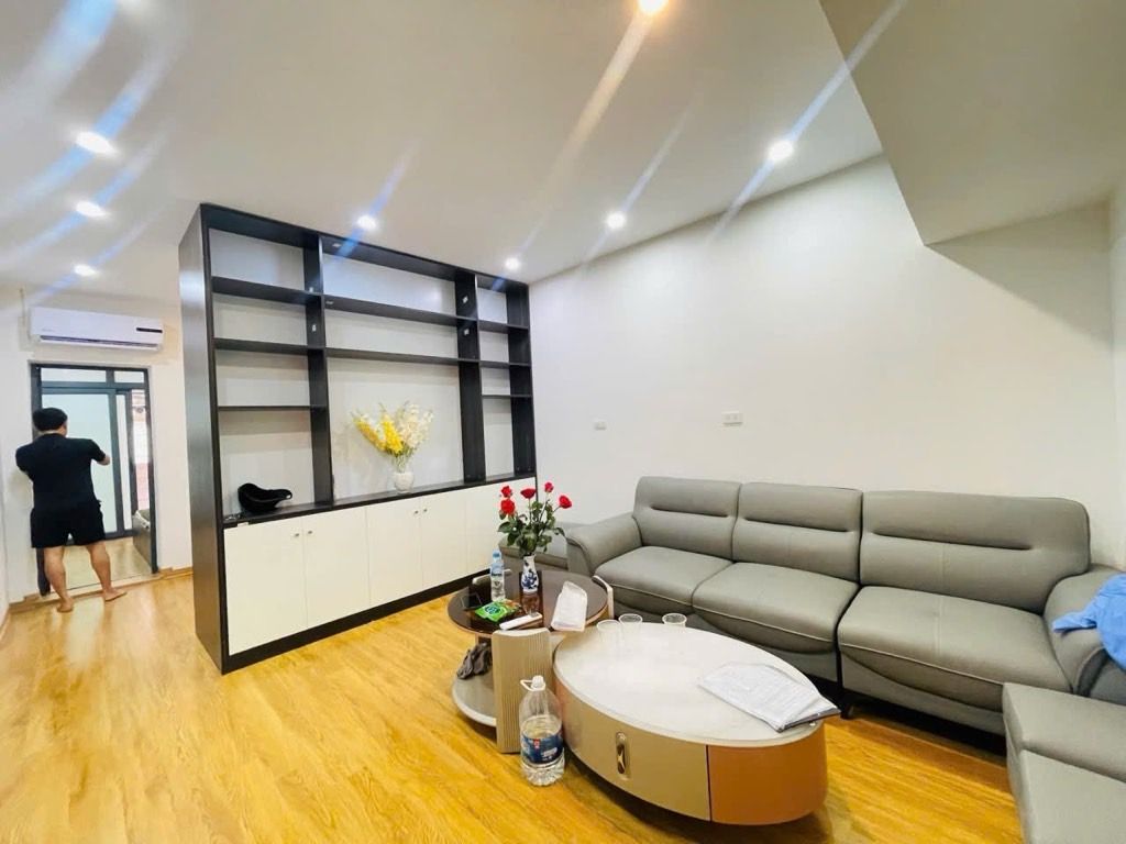 Bán nhà Phương Mai - diện tích 27.6m2 2 tầng - Ô TÔ ĐỖ SÁT NHÀ - giá 3,9 tỷ