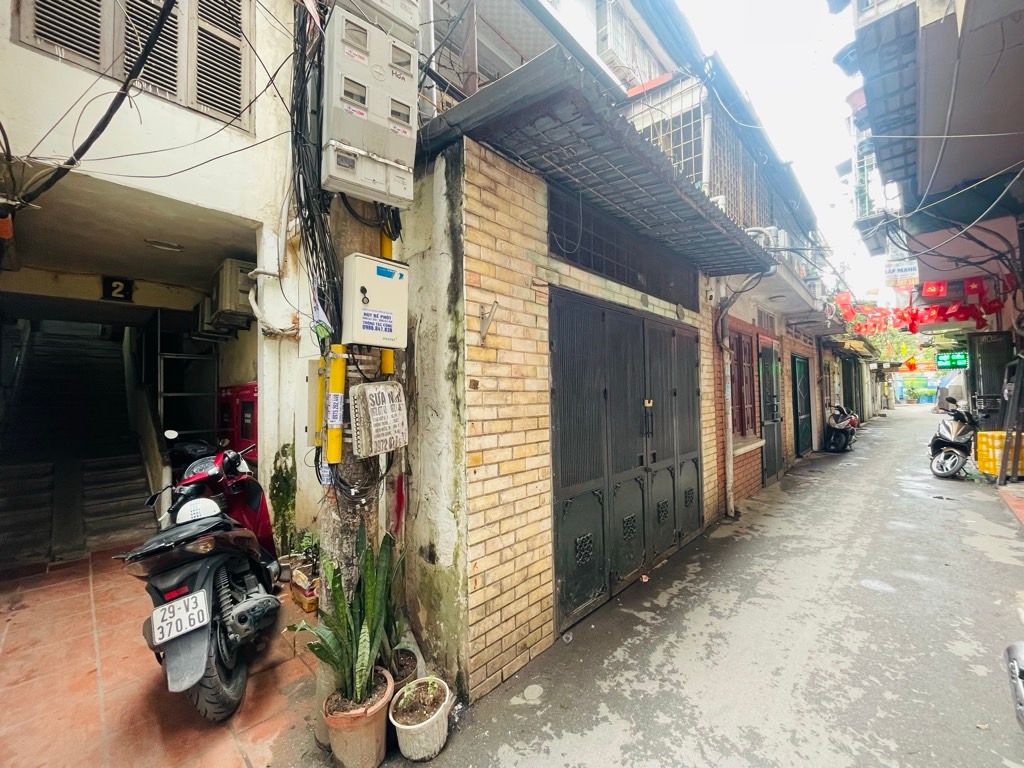 Bán nhà Phương Mai - diện tích 27.6m2 2 tầng - Ô TÔ ĐỖ SÁT NHÀ - giá 3,9 tỷ