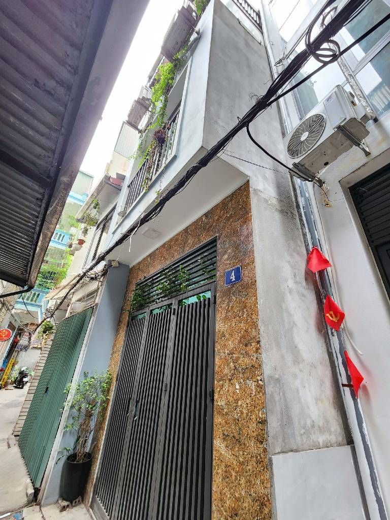 Bán nhà Minh Khai - diện tích 41m2 3 tầng - Nhà gần phố, ngõ nông thoáng - giá 9,5 tỷ