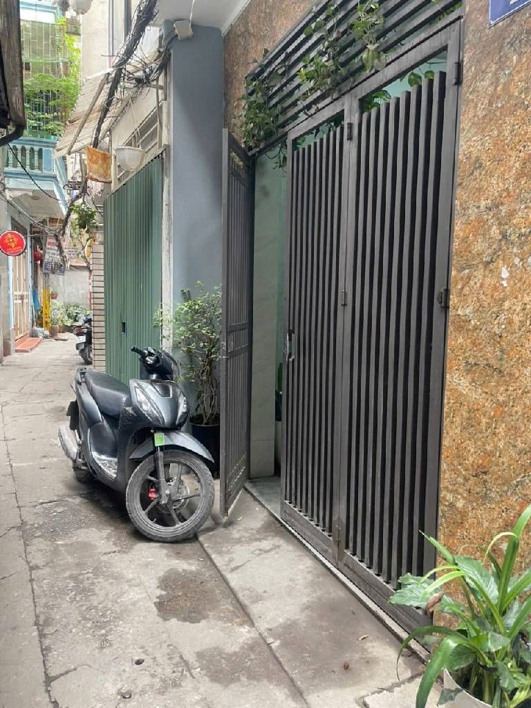 Bán nhà Minh Khai - diện tích 41m2 3 tầng - Nhà gần phố, ngõ nông thoáng - giá 9,5 tỷ