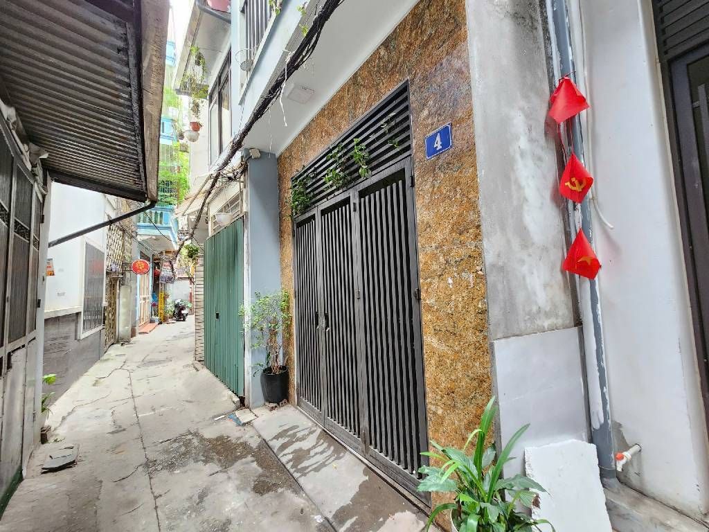 Bán nhà Minh Khai - diện tích 41m2 3 tầng - Nhà gần phố, ngõ nông thoáng - giá 9,5 tỷ