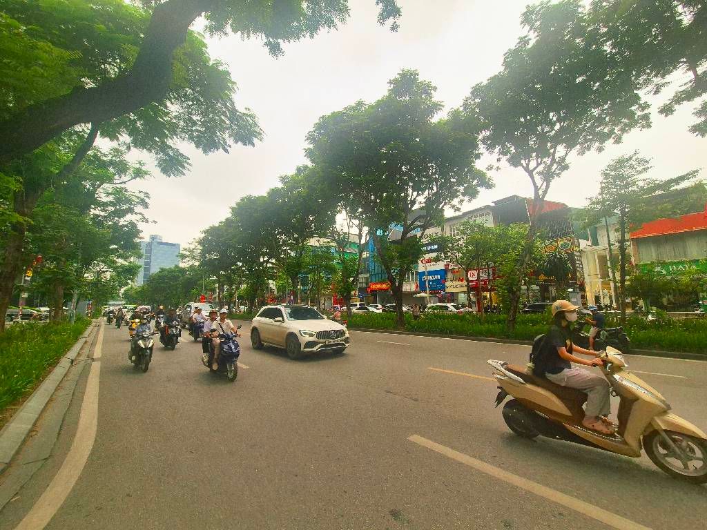 Bán nhà Thái Hà - diện tích 18m2 1 tầng - SIÊU HIẾM BA BƯỚC RA PHỐ - giá 1,4 tỷ