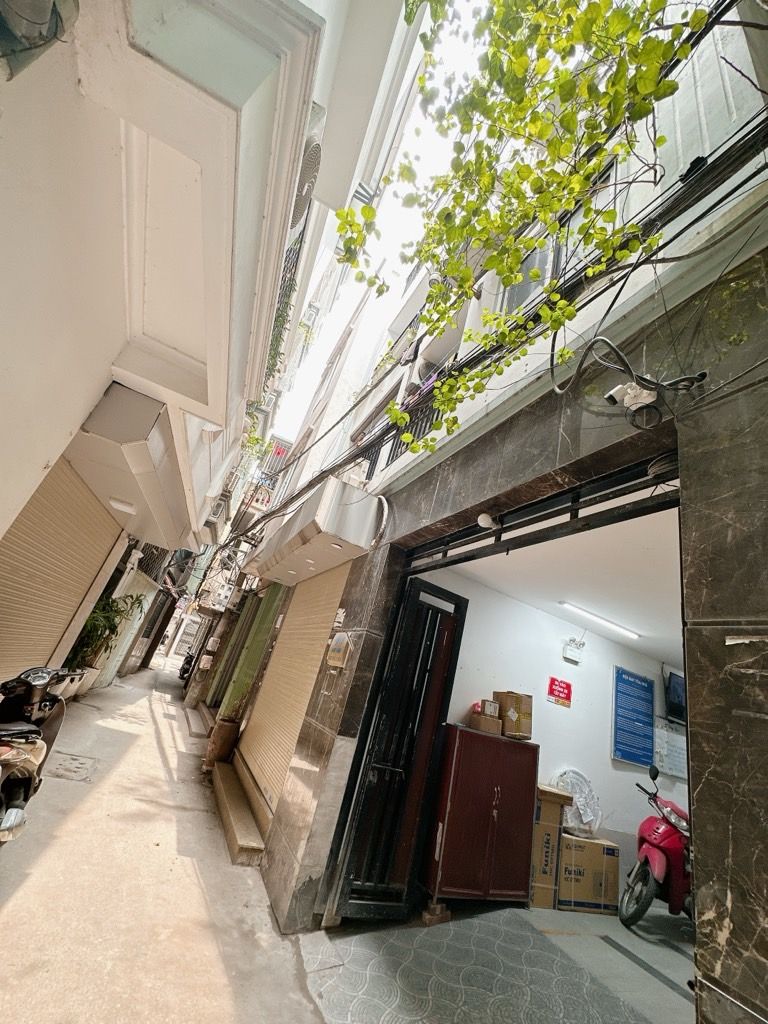 Bán nhà Đê La Thành - diện tích 37m2 6 tầng - Thang máy, ngõ thông - giá 2,28 tỷ