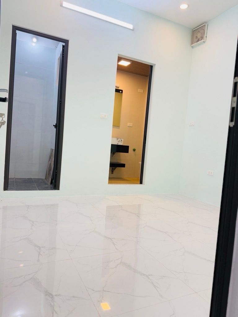 Bán nhà Thịnh Yên - diện tích 22m2 5 tầng - Khu vực hiếm nhà bán, trung tâm chợ - giá 5,9 tỷ