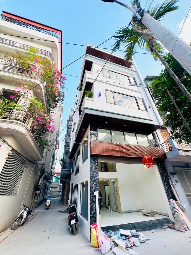 Bán nhà Bằng Liệt - diện tích 49.7m2 5 tầng - ô tô thông - giá 13,95 tỷ