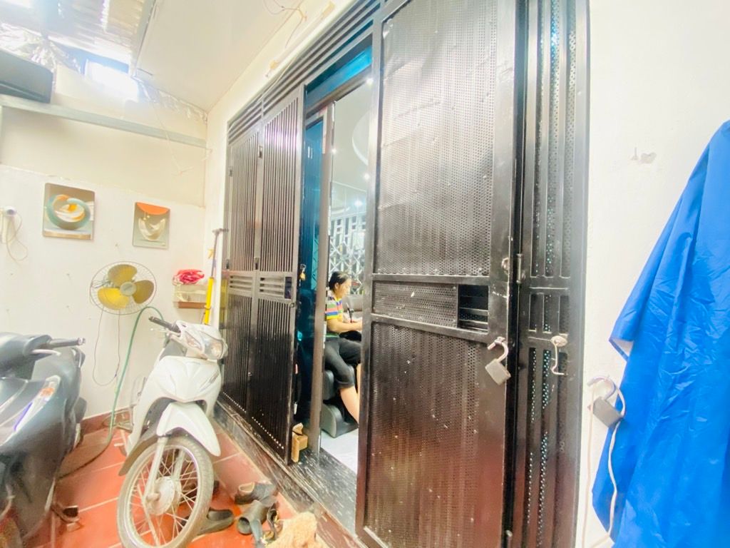 Bán nhà Lê Trọng Tấn - diện tích 40m2 3 tầng - SIÊU HIẾM NHÀ ĐẸP KIÊN CỐ HIỆN ĐẠI - giá 2,9 tỷ