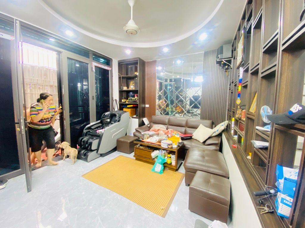 Bán nhà Lê Trọng Tấn - diện tích 40m2 3 tầng - SIÊU HIẾM NHÀ ĐẸP KIÊN CỐ HIỆN ĐẠI - giá 2,9 tỷ