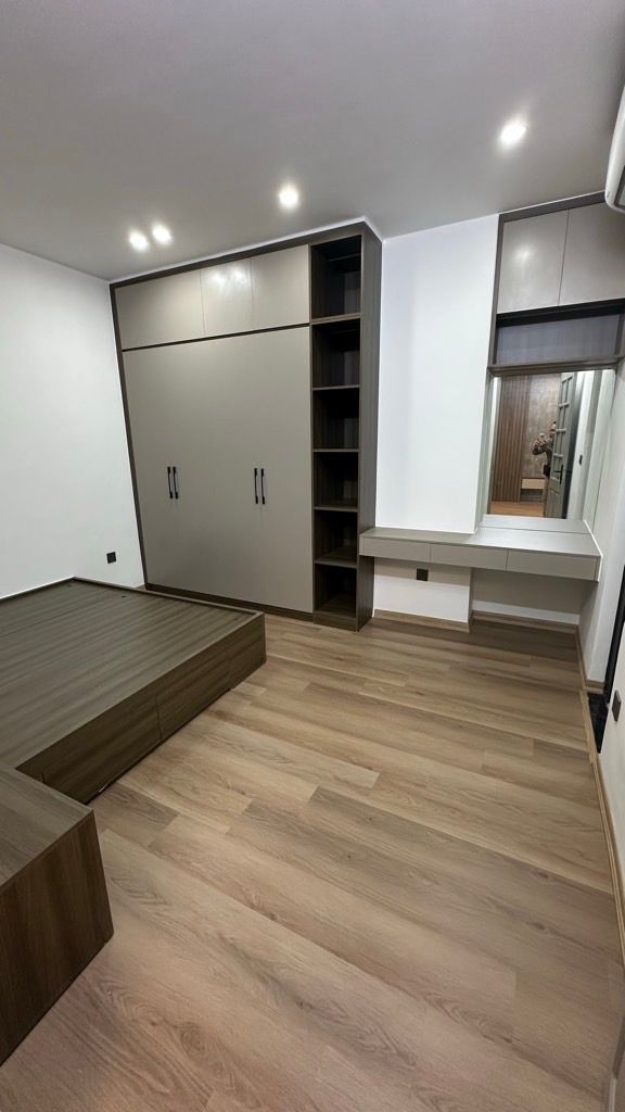 Bán nhà Huỳnh Thúc Kháng - diện tích 67.8m2 6 tầng - tặng nội thất - giá 8,1 tỷ