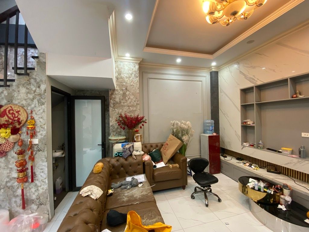 Bán nhà Thịnh Liệt - diện tích 43.2m2 6 tầng - Ô Tô tránh - giá 15 tỷ