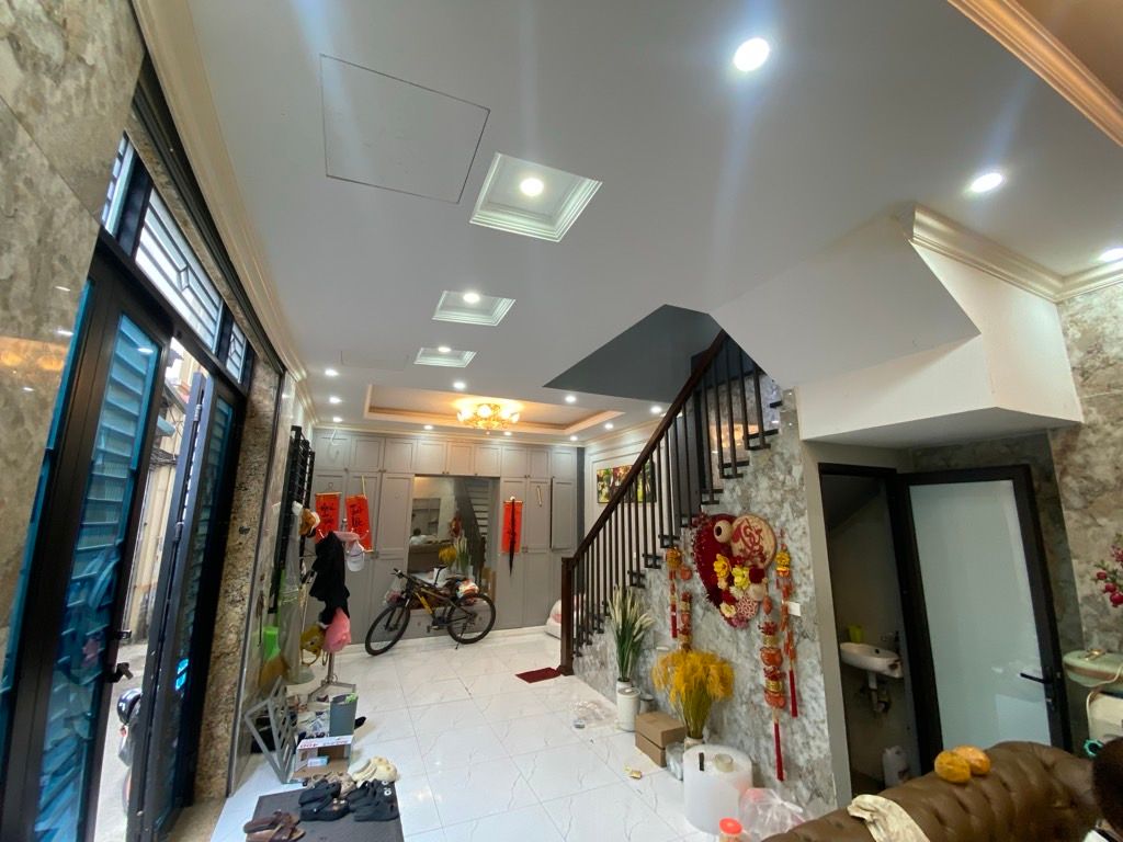 Bán nhà Thịnh Liệt - diện tích 43.2m2 6 tầng - Ô Tô tránh - giá 15 tỷ