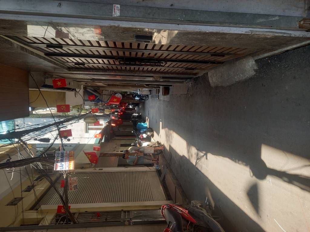 Bán nhà Khâm Đức - diện tích 37m2 5 tầng - ngõ trước nhà xe máy tránh - giá 9,8 tỷ