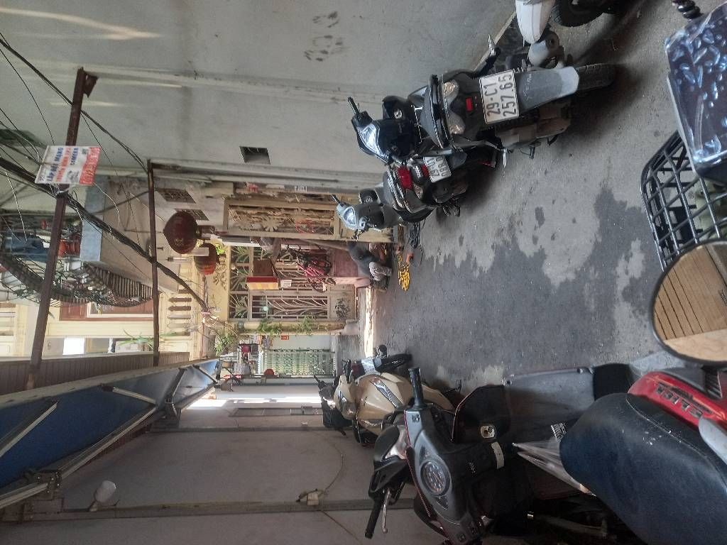 Bán nhà Khâm Đức - diện tích 37m2 5 tầng - ngõ trước nhà xe máy tránh - giá 9,8 tỷ