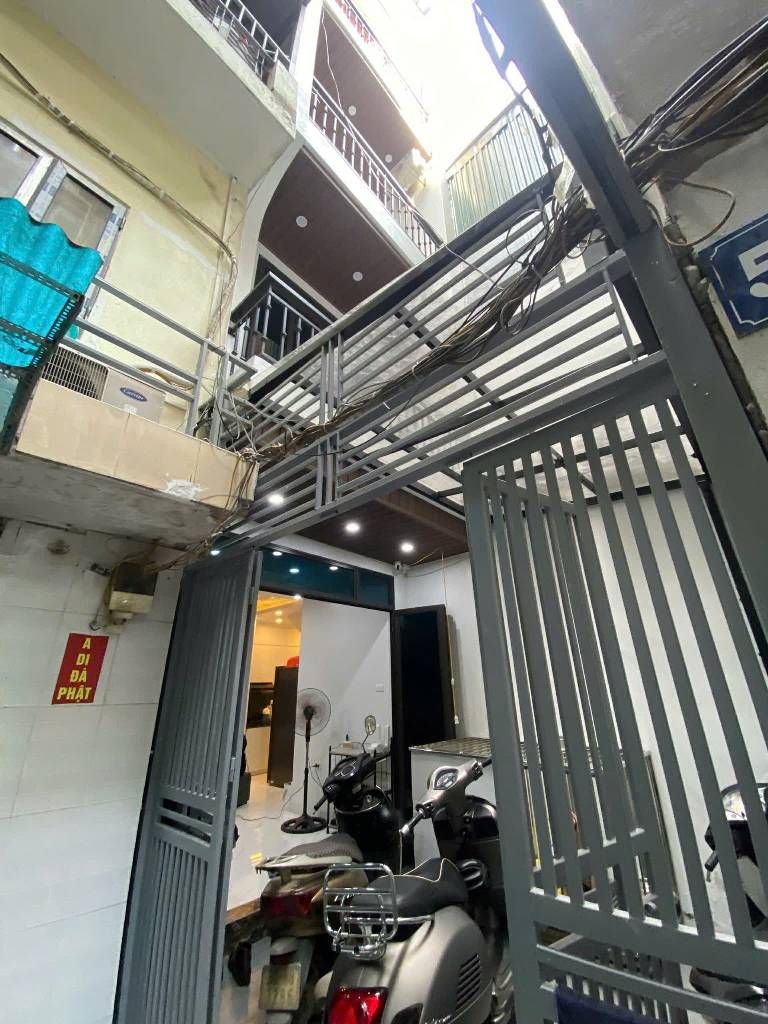 Bán nhà Khâm Đức - diện tích 37m2 5 tầng - ngõ trước nhà xe máy tránh - giá 9,8 tỷ