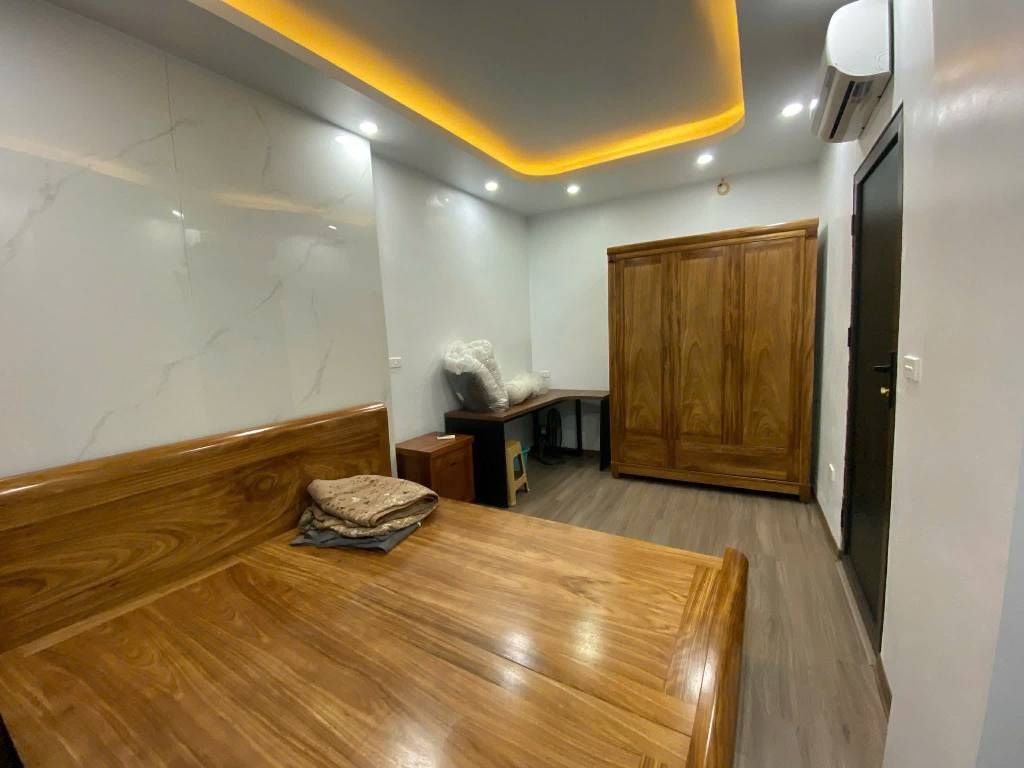 Bán nhà Khâm Đức - diện tích 37m2 5 tầng - ngõ trước nhà xe máy tránh - giá 9,8 tỷ