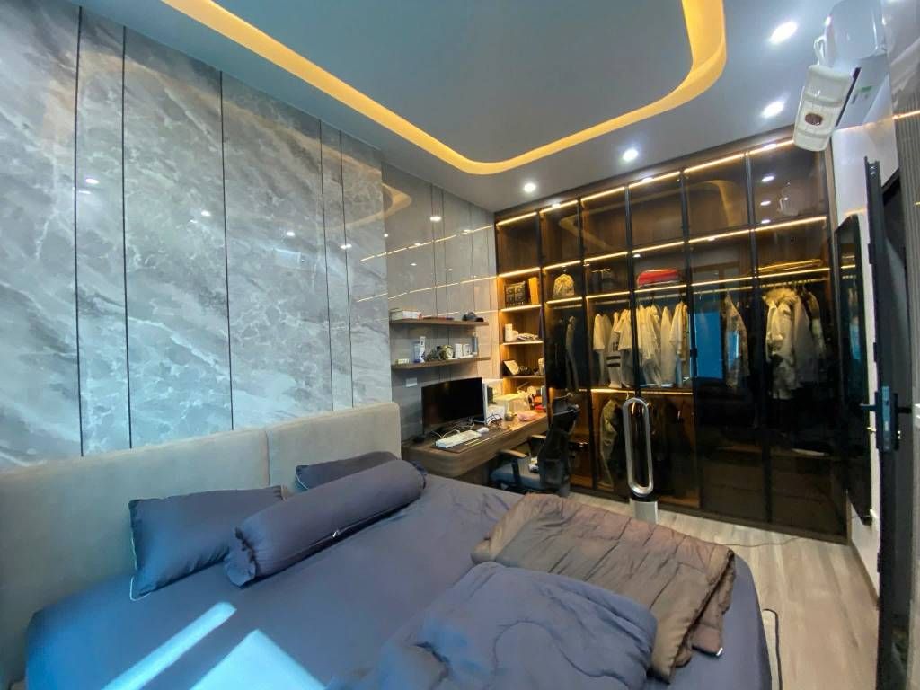 Bán nhà Khâm Đức - diện tích 37m2 5 tầng - ngõ trước nhà xe máy tránh - giá 9,8 tỷ