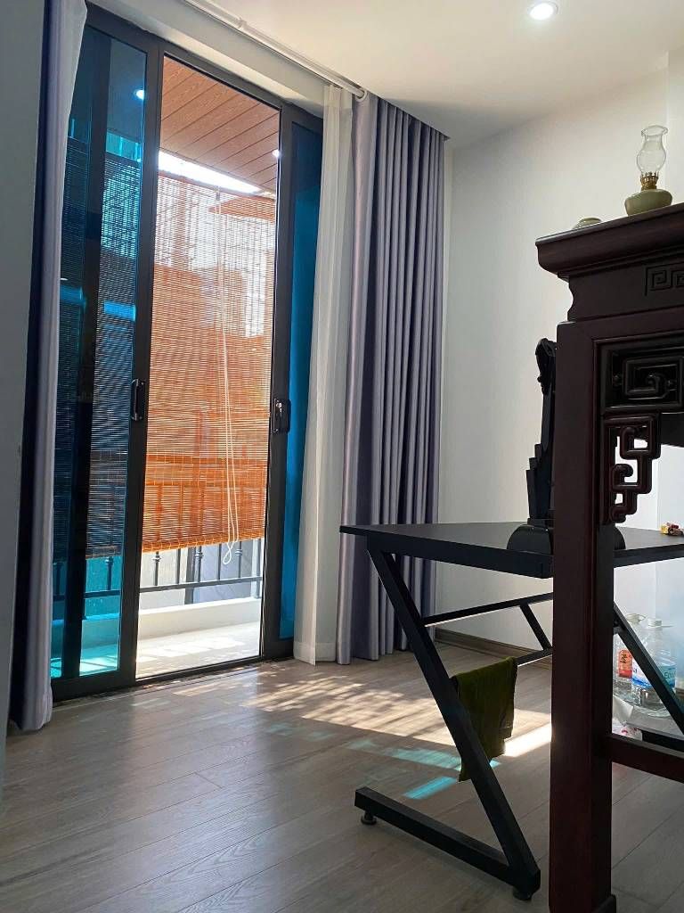 Bán nhà Khâm Đức - diện tích 37m2 5 tầng - ngõ trước nhà xe máy tránh - giá 9,8 tỷ