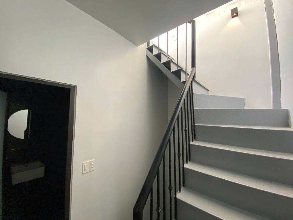 Bán nhà Khâm Đức - diện tích 37m2 5 tầng - ngõ trước nhà xe máy tránh - giá 9,8 tỷ