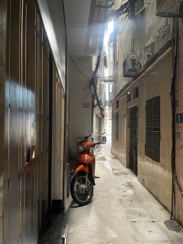 Bán nhà Trương Định - diện tích 28m2 5 tầng - ngõ nông - giá 8,2 tỷ