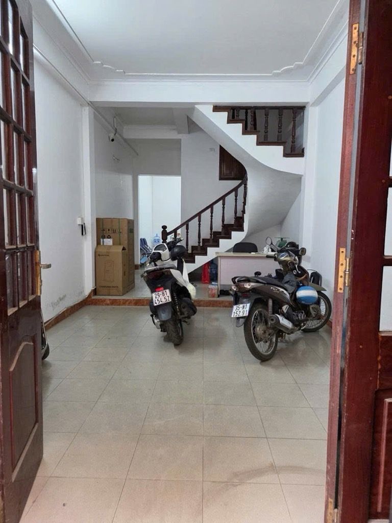 Bán nhà Khuất Duy Tiến - diện tích 50.4m2 4 tầng - Ô TÔ TRÁNH - giá 24,5 tỷ