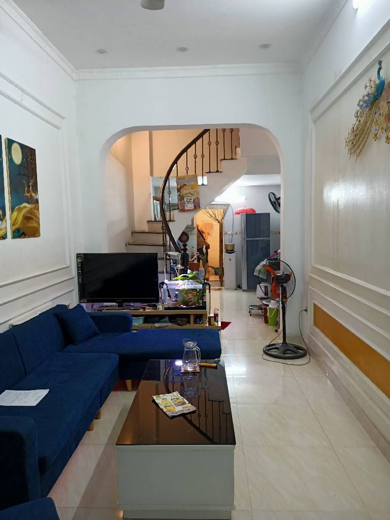 Bán nhà Hoàng Mai - diện tích 40.3m2 3 tầng - Ô TÔ ĐỖ GẦN - giá 7,0 tỷ