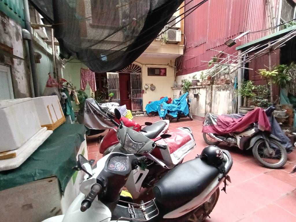 Bán nhà Hoàng Mai - diện tích 40.3m2 3 tầng - Ô TÔ ĐỖ GẦN - giá 7,0 tỷ