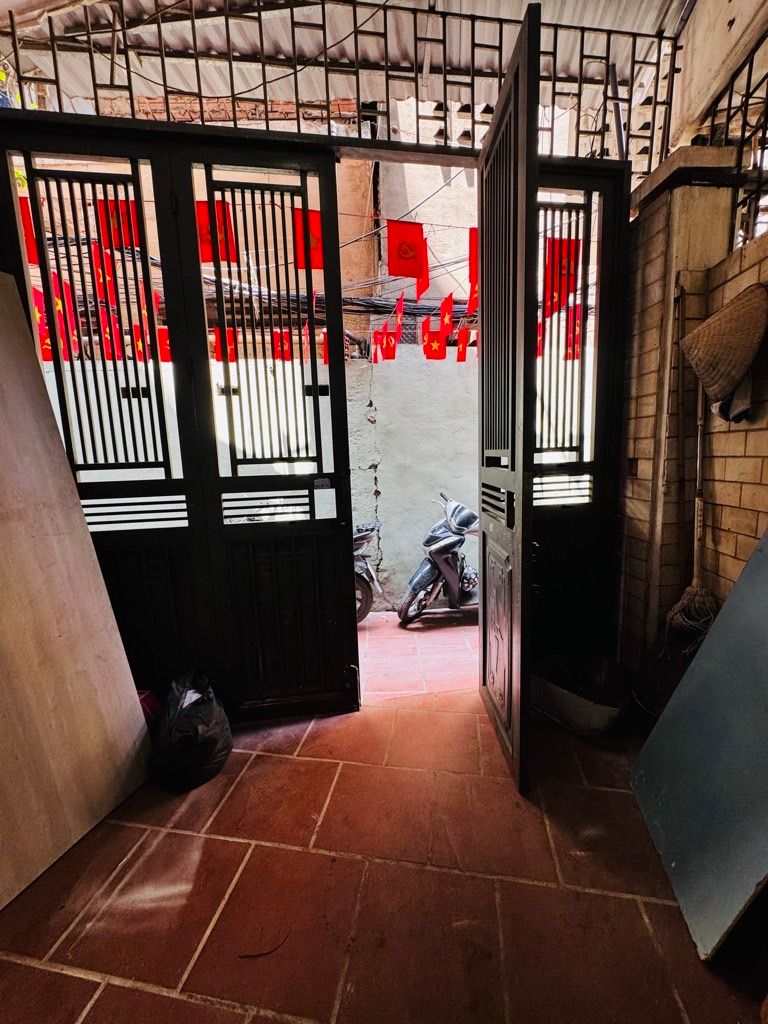 Bán nhà Ngõ Văn Chương - diện tích 45m2 4 tầng - Ô chờ thang máy - giá 13,8 tỷ