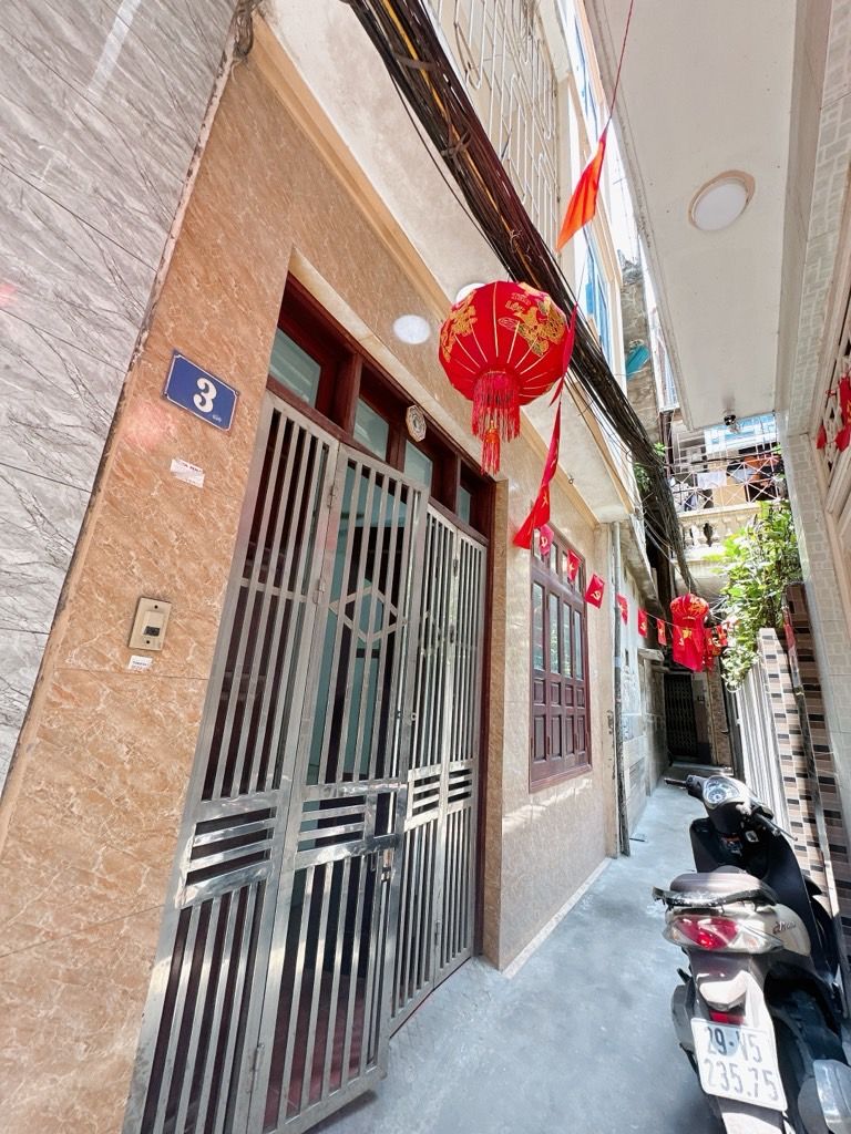 Bán nhà Trường Chinh - diện tích 40.5m2 3 tầng - Ngõ thông, cách mặt phố 40m - giá 12,5 tỷ