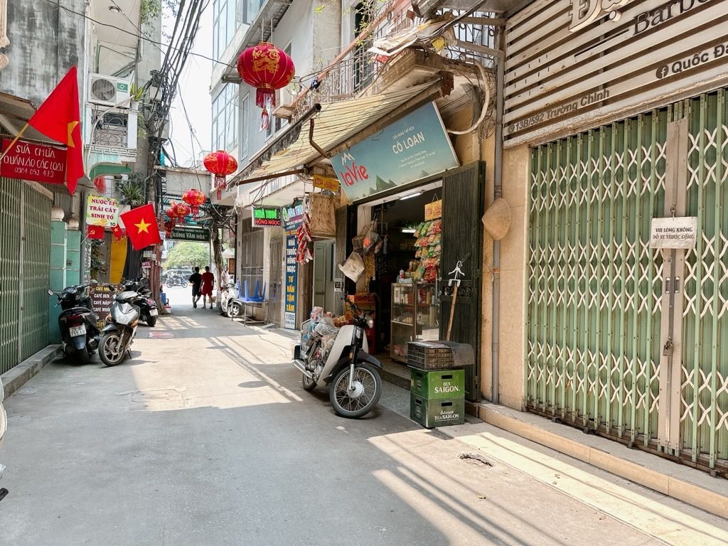 Bán nhà Trường Chinh - diện tích 40.5m2 3 tầng - Ngõ thông, cách mặt phố 40m - giá 12,5 tỷ