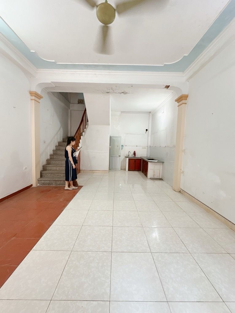 Bán nhà Trường Chinh - diện tích 40.5m2 3 tầng - Ngõ thông, cách mặt phố 40m - giá 12,5 tỷ